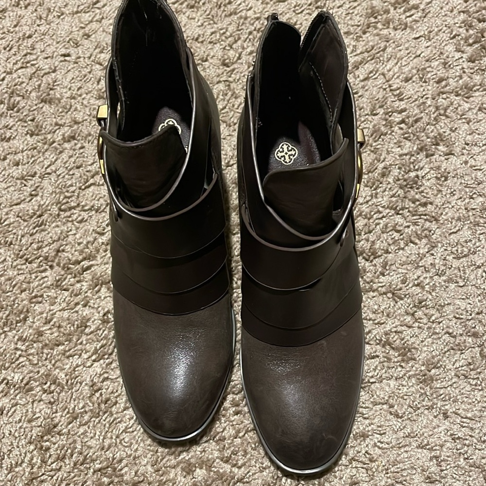 Isola Ladora Bootie 9 M Block Heel Zip Up Ankle Boots Womens 9 M